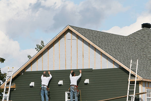 Professional Siding Installation technician working in Schuyler, VA